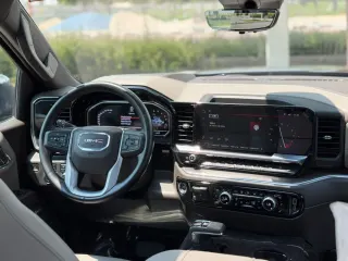 جي إم سي سييرا SLT 2024