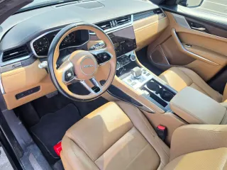 جاكوار F Pace 2021