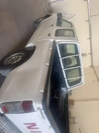 نيسان Pickup 2001