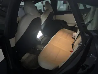 تيسلا Model S 2024
