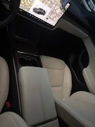 تيسلا Model S 2024