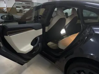 تيسلا Model S 2024