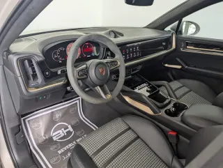 Porsche Cayenne GTS 2025