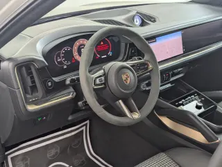 Porsche Cayenne GTS 2025