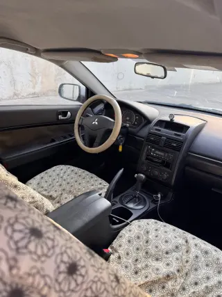 ميتسوبيشي Galant 2012