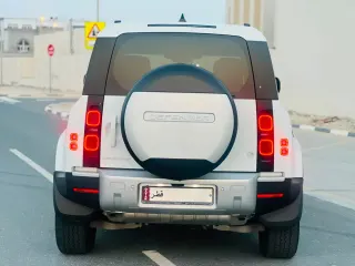 Land Rover Defender 2024