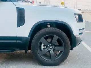 Land Rover Defender 2024