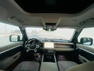 Land Rover Defender 2024
