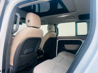 Land Rover Defender 2024