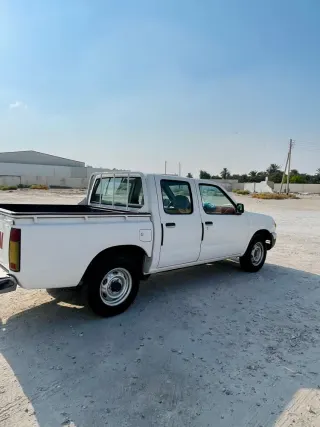 نيسان Pickup 2002