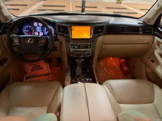 Lexus LX 570 2011