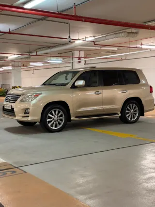Lexus LX 570 2011