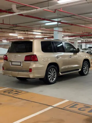 Lexus LX 570 2011
