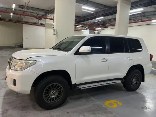 Toyota Land Cruiser G 2013 Automatic 495,000 Km 6 Cylinder Four Wheel Drive (4WD) SUV White