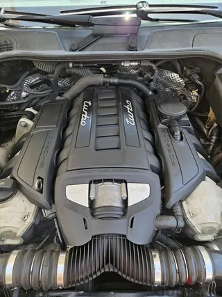 Porsche Cayenne Turbo 2011