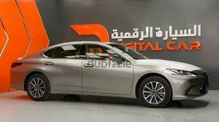 لكزس IS Series 2025