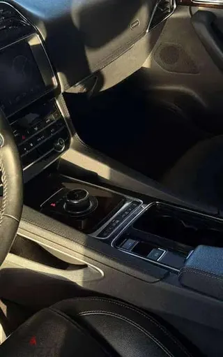جاكوار F Type 2020