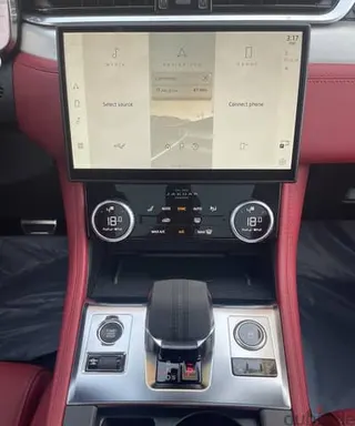 جاكوار F Pace 2024