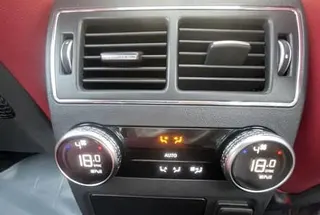 جاكوار F Pace 2024
