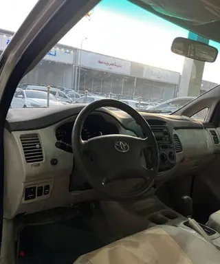 تويوتا Innova 2011