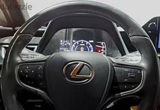 Lexus UX 200 2023
