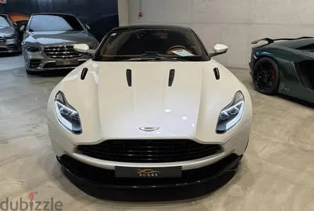 Aston Martin DB11 2018