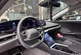 Lucid Air 2025