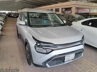 كيا كارينز 2023