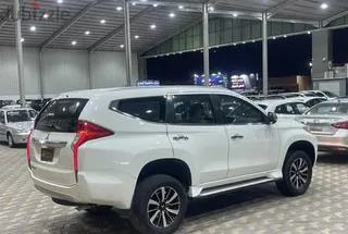 Mitsubishi Montero 2016