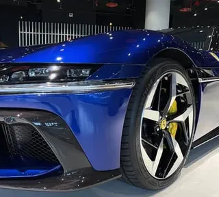 Ferrari 12 Cilindr 2025