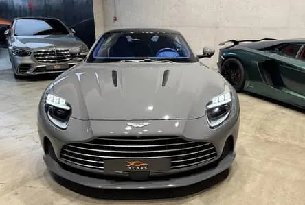 Aston Martin DB12 2025