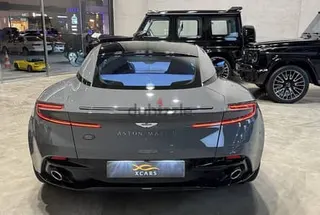 Aston Martin DB12 2025