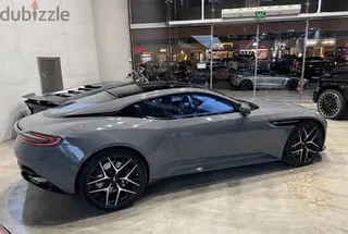 Aston Martin DB12 2025