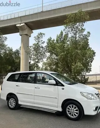 تويوتا Innova 2015