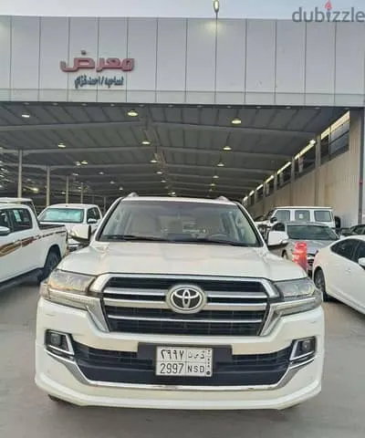 لاندكروزر GXR 2018 أبيض دبل دفلوك بصمة فتحة -ثلاجة