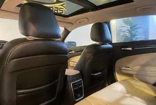 كرايسلر 300 2017