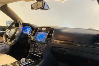 كرايسلر 300 2017