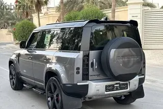 لاند روفر ديفندر HSE 2022
