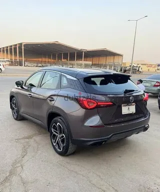 إم جي One 2023