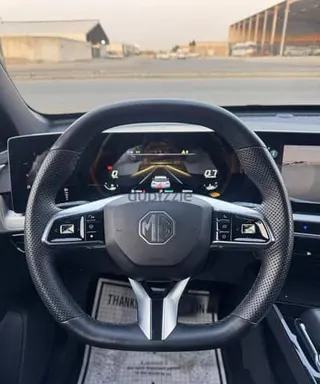 إم جي One 2023