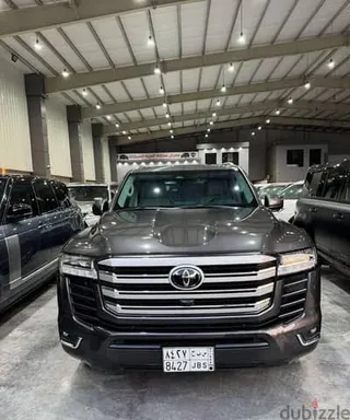 تويوتا لاند كروزر GXR 2025