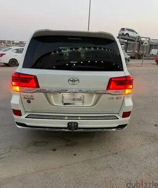 تويوتا لاند كروزر VXR 2021