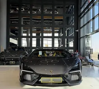 لامبورغيني Revuelto 2025