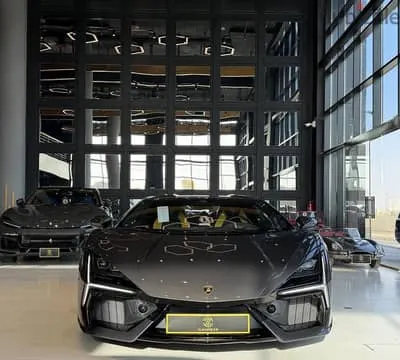 Lamborghini Revuelto 2025