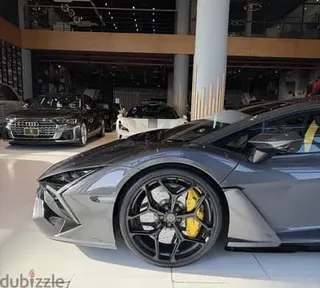 لامبورغيني Revuelto 2025