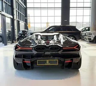 لامبورغيني Revuelto 2025
