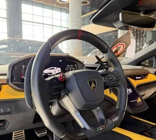 لامبورغيني Revuelto 2025