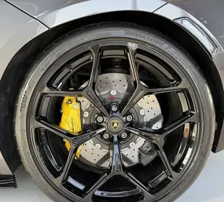 لامبورغيني Revuelto 2025
