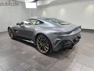 أستون مارتن Vantage 2025