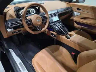 أستون مارتن Vantage 2025
